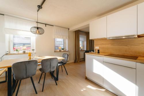 a kitchen and dining room with a table and chairs at Berghaisl Neudorf in Neudorf