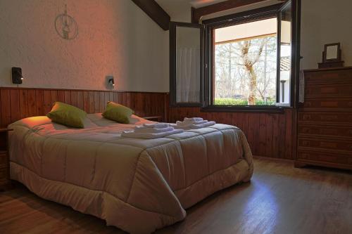 Säng eller sängar i ett rum på villa Marina