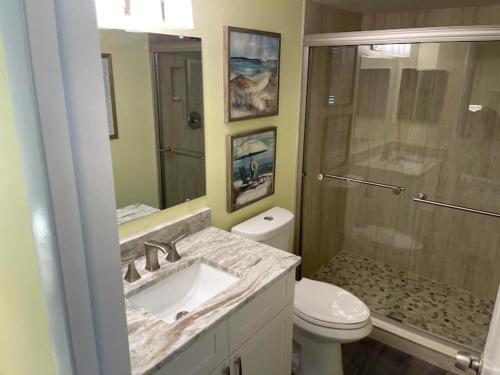Phòng tắm tại Fort Myers Beach Penthouse Condo