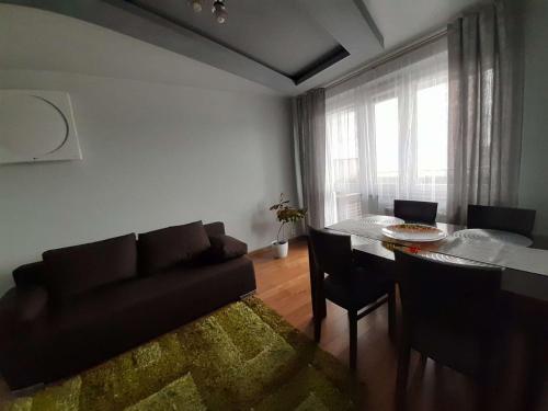 Khu vực ghế ngồi tại A beautiful, modern, air-conditioned and furnished 3-room apartment