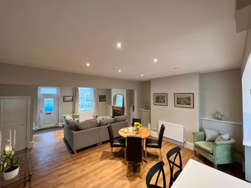 Posezení v ubytování Arthur’s Cottage