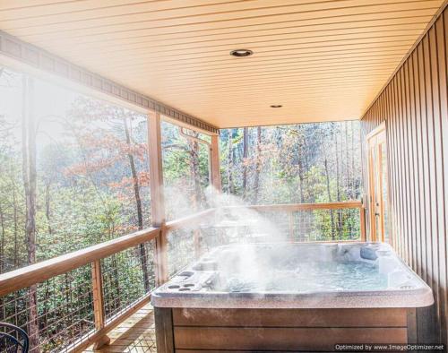 Gallery image of Art's Bungalow-wooded seclusion 1 mi to Deep Creek and Bryson City in Bryson City
