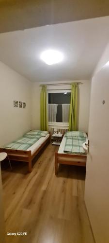 Postel nebo postele na pokoji v ubytování Haus Kolbnitz