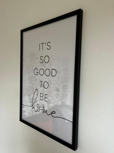 a picture frame with a sign that says its so good to be alive at La Terasse des Vignes - Maison 2 Chambres - 4 Personnes in Blienschwiller