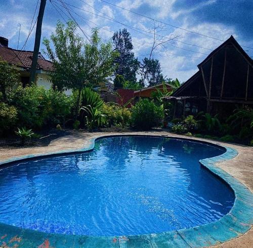 Homestay in Arusha Wanderful Escape tesisinde veya buraya yakın yüzme havuzu
