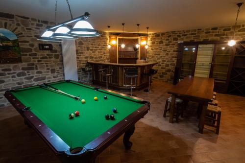 a billiard room with a pool table and a bar at B&B La Casa del Gallese in Sorbolongo