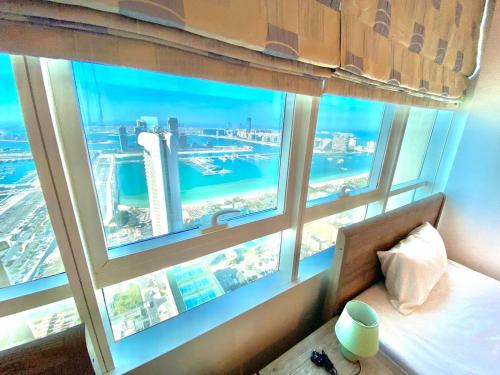 Marina Crown Tower Stays Hostel for Girls
