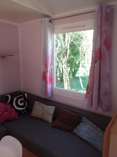 Photo de la galerie de l'établissement Location à la semaine Mobil-home 6 personnes dans Camping en Provence, à Mallemort