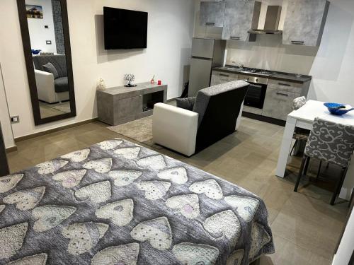 a living room with a bed and a kitchen at Roby & Simo in San Giorgio a Cremano