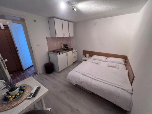 Postel nebo postele na pokoji v ubytování M Apartmani