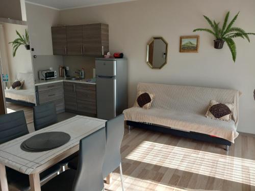 Virtuve vai virtuves zona naktsmītnē Apartament Jelenia Góra - Cieplice