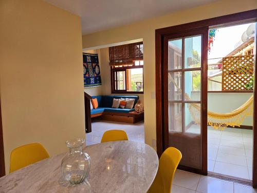 Ruang duduk di Maná da Concha Apartamento