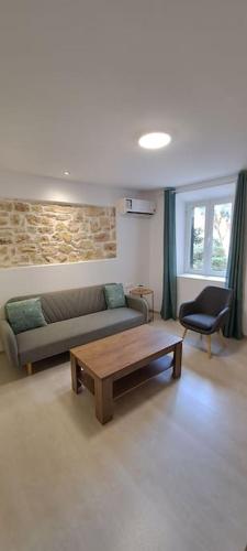 skalinada apartment kampielo