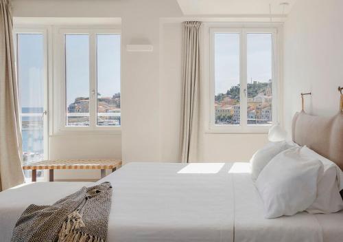 Postel nebo postele na pokoji v ubytování LA GUARDIA Hotel