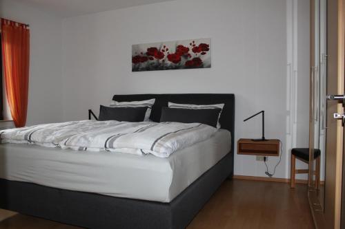 a bedroom with a large bed with white sheets at Ferienwohnung Siegel 