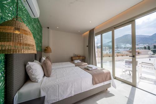 Posteľ alebo postele v izbe v ubytovaní Grand House - Private Outdoor Jacuzzi - Sleeps 6