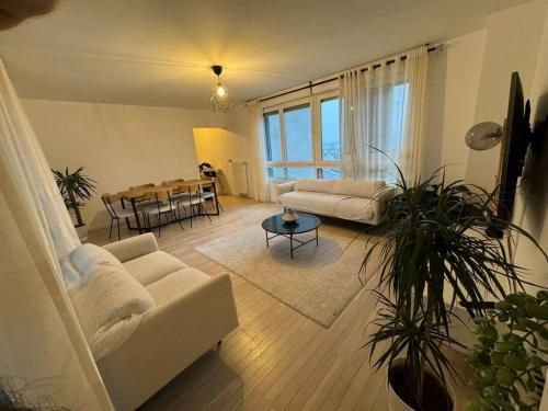 Χώρος καθιστικού στο Elegant apartment near La Défense and Arena