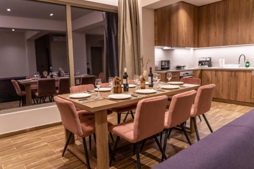 a dining room with a table and chairs and a kitchen at Luxury House - Hersonissos Center - Sleeps 8 in Hersonissos