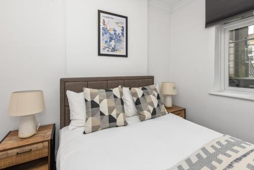 a bedroom with a bed and two night stands at Outstanding 2 Bed Apartment in Central Camden Sleeps 6 in London