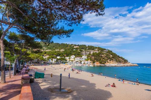a view of a beach with people on it at Villa Hermosa in Begur
