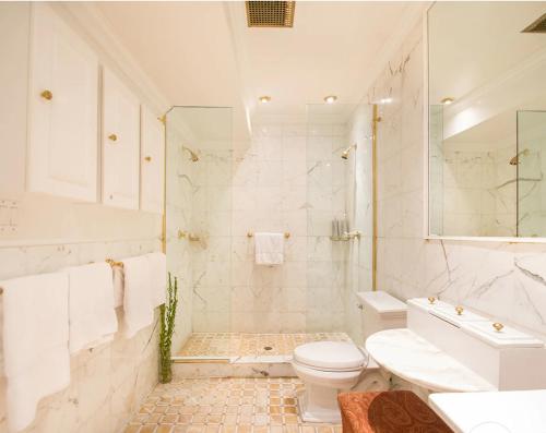 TOWNHOUSE 222 tesisinde bir banyo