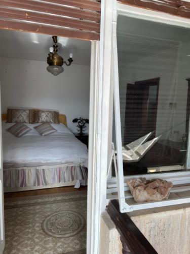 Un pat sau paturi într-o cameră la Magnolia Residence