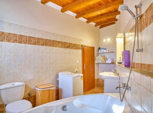 Koupelna v ubytování Villa Sanos