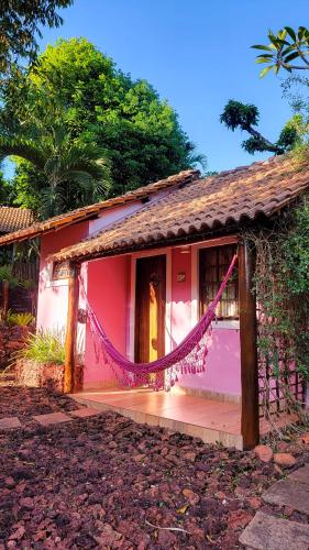 a pink house with a purple net on it at Mirante de Lençóis in Lençóis