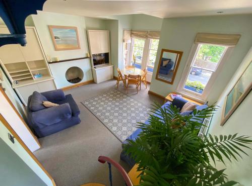 a living room with a blue couch and a table at 8 Ravenscourt Gardens in London