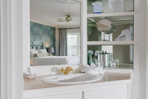 a bathroom with a sink and a mirror at The Geneva Inn in Lake Geneva