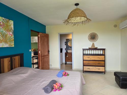 Una cama o camas en una habitación de Kaz Flibustier
