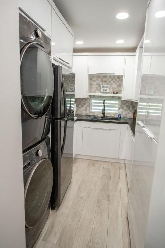 a kitchen with a washer and dryer at EcoMar Rentals in Cabo Rojo