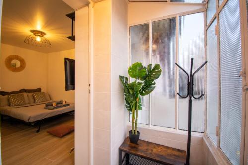 a living room with a couch and a window at Studio rénové calme et cosy (10' Paris Pte d'Ivry) in Ivry-sur-Seine