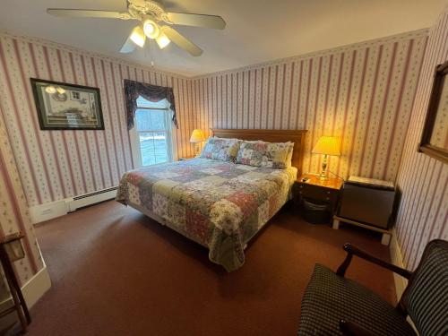 Echo Lake Innにあるベッド