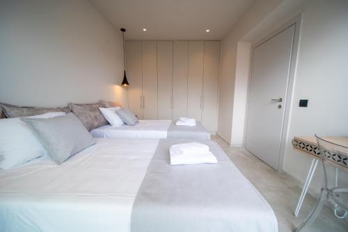 Кровать или кровати в номере Royal House - Hersonissos Center - Sleeps 8