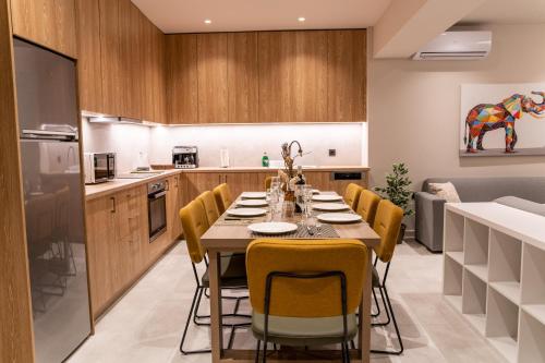 Кухня или мини-кухня в Royal House - Hersonissos Center - Sleeps 8

