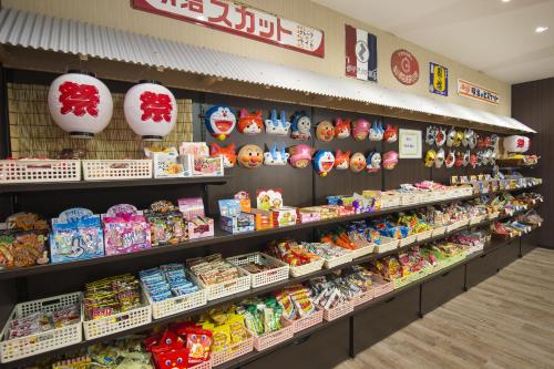 a store aisle with a display of food and toys at KAMENOI HOTEL Beppu in Beppu