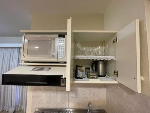 Dapur atau dapur kecil di Aquarius Flat Aptos e Suítes