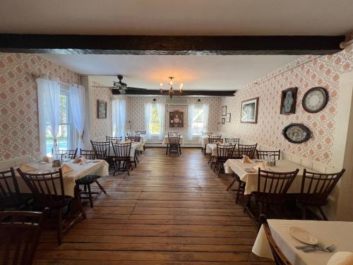 a dining room with tables and chairs in it at Echo Lake Inn in Tyson