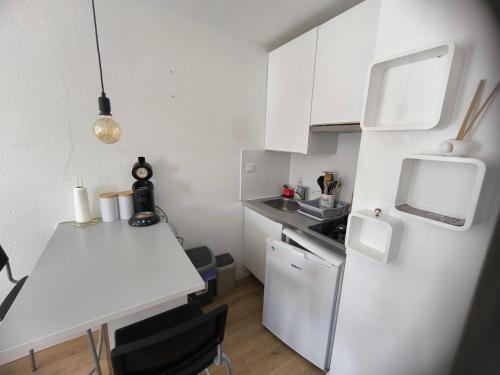 Η κουζίνα ή μικρή κουζίνα στο STUDIO COSY ISARD P2000