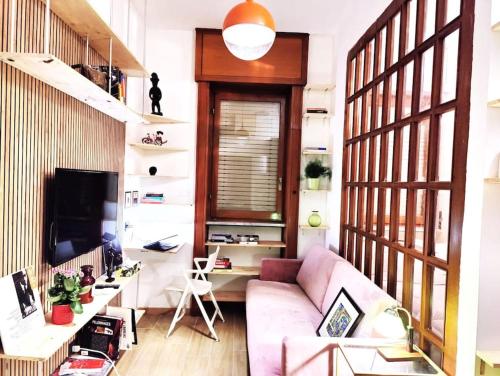 Casa CloClo: Design & Vintage Apt above Subway