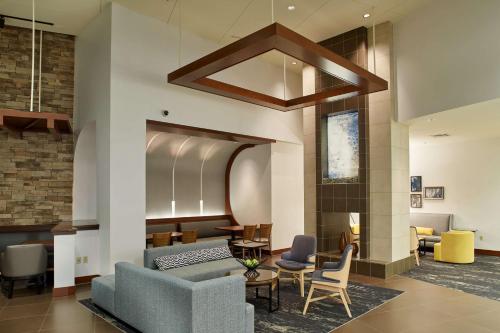 A seating area at Hyatt Place Grand Rapids South
