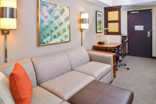 Coin salon dans l'établissement Hyatt Place Herndon Dulles Airport - East