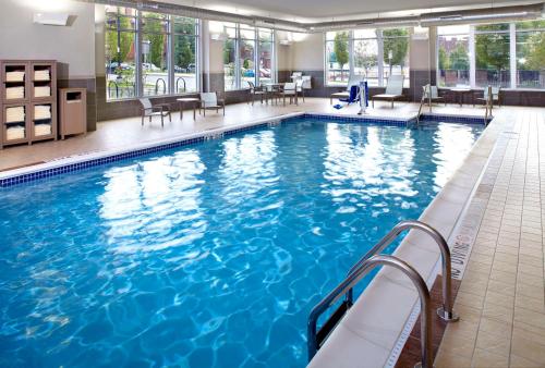 Πισίνα στο ή κοντά στο Hyatt House Pittsburgh Bloomfield Shadyside