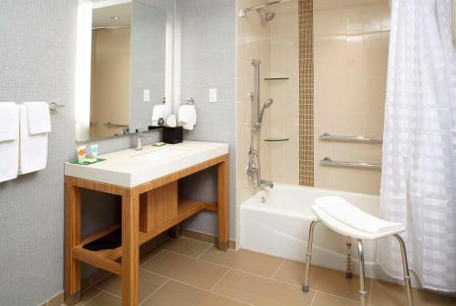 Hyatt Place Miami Airport East Image