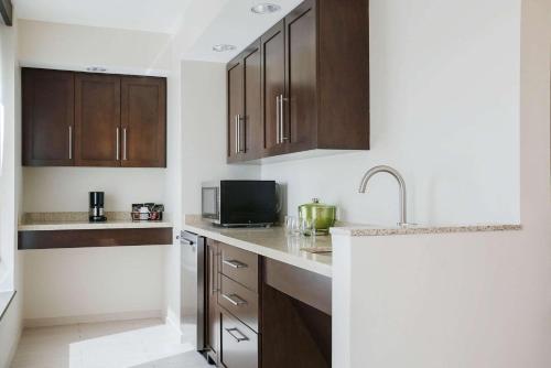Una cocina o cocineta en Hyatt Place Buffalo / Amherst, NY