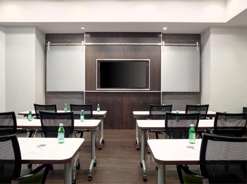Μια τηλεόραση ή/και κέντρο ψυχαγωγίας στο Hyatt Place Arlington Courthouse