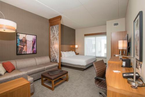 Hyatt Place Cincinnati/Sharonville Convention Center Image