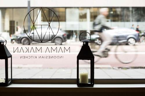 Сертификат, награда, вывеска или другой документ, выставленный в Hyatt Regency Amsterdam