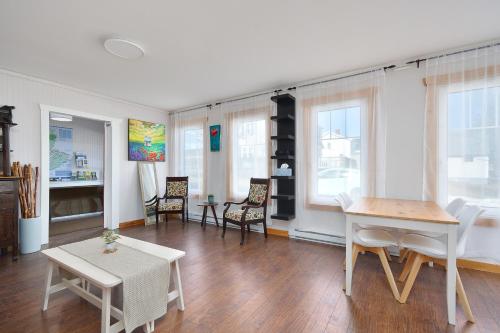 Μια τηλεόραση ή/και κέντρο ψυχαγωγίας στο Pepperell Place Inn Inc.